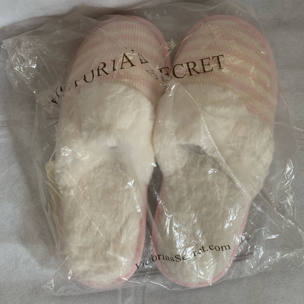 NWT Victoria's Secret Pink Stripe Faux Fur Mule Slippers | Size Medium